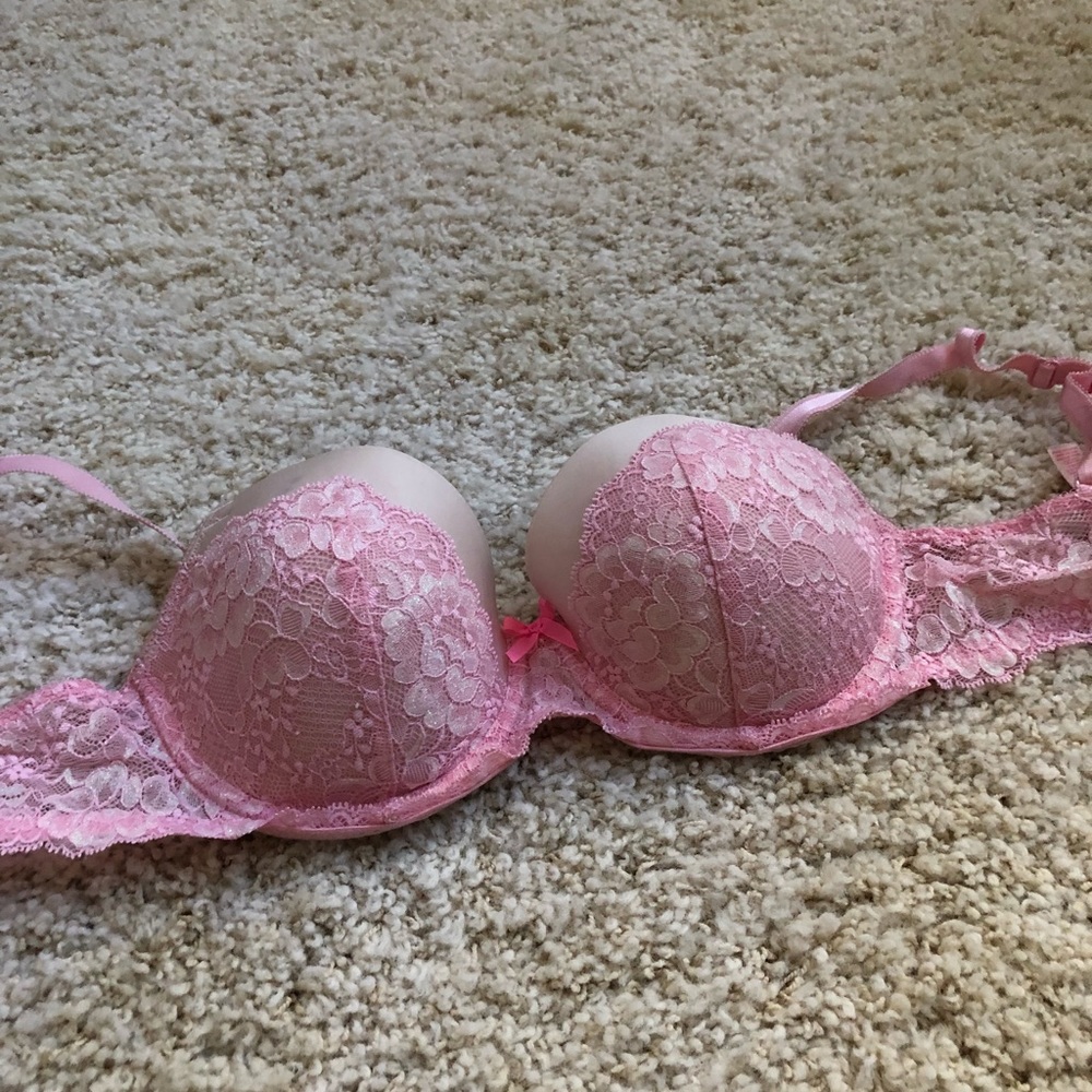32DD Victoria’s Secret push-up bra